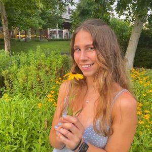 Meet your Posher, Emily